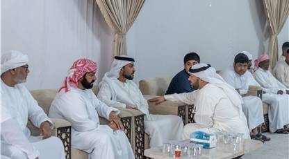 عبدالعزيز بن حميد يقدم واجب العزاء في وفاة سالم جمعة الزعابي
